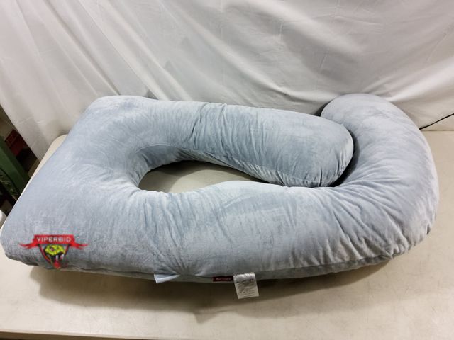 Lot 7-133260 - MomCozy body pillow.