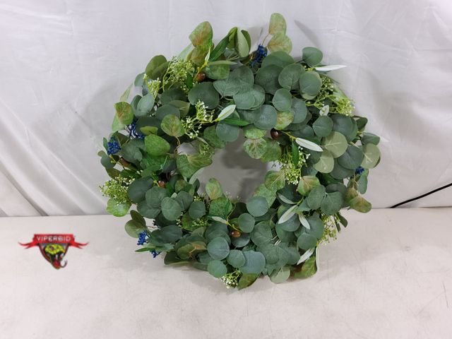 Lot 7-134165 - 20" Artificial decorative wreath.