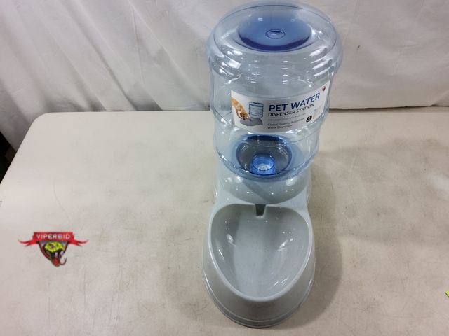 Lot 7-130995 - 3 Gallon pet water dispenser station.