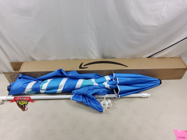 Lot 7-134545 - Fisqueen beach umbrella.