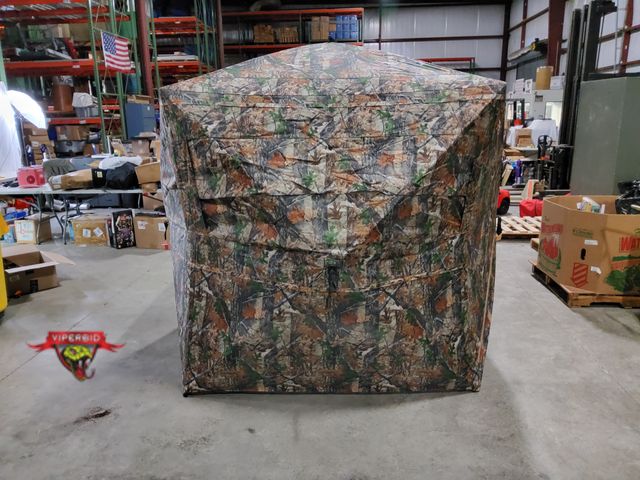 Lot 7-135023 - Funhorum hunting blind with floor mat. 360 deg. NOTE: Side by door has tear (see picture). Approxima...
