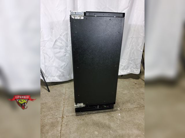 Lot 7-135936 - U-Line URCC115-IS81A Premium 15-inch built-in craft clear ice machine that features a factory-instal...
