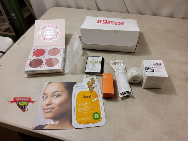 Lot 7-133152 - New! Allure Beauty box.