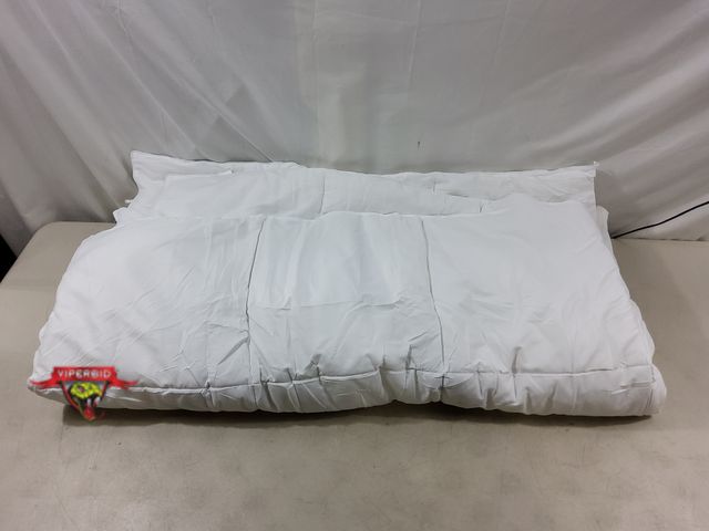 Lot 7-130912 - Easeland 88"  X 88"  Comforter - Quilted Duvet Insert for All Seasons.