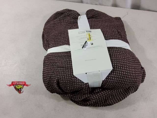 Lot 7-135692 - Casaluna king size blanket. 100% Lyocell.