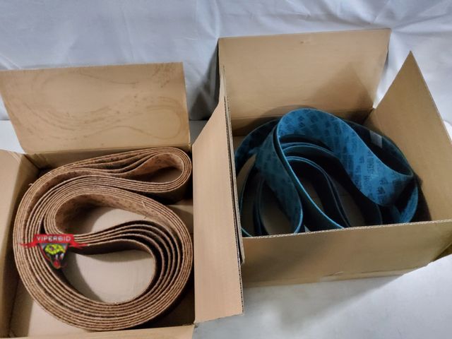 Lot 7-135745 - New! (5) 3M Scotch-Brite surface conditioning belts LS. 4" X 132" (A CRS) and (2) 3M Scotch-Brite su...
