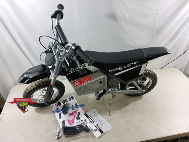 Lot 7-134054 - Razor dirt rocket MX350 with charger. 24V. Works!