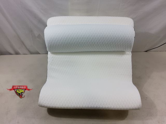 Lot 7-131275 - Ruqmuis Wedge Pillow Set (23.5"W x 17"D x 21"T)