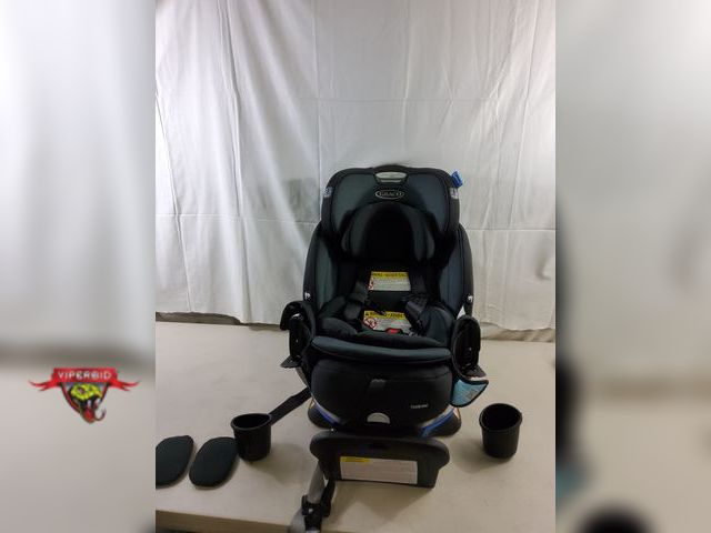 Lot 7-111939 - Retail $279! Graco Turn to me 3-in-1 convertible car seat. Model 2170122. Mfg. Date: 01/24/2023.