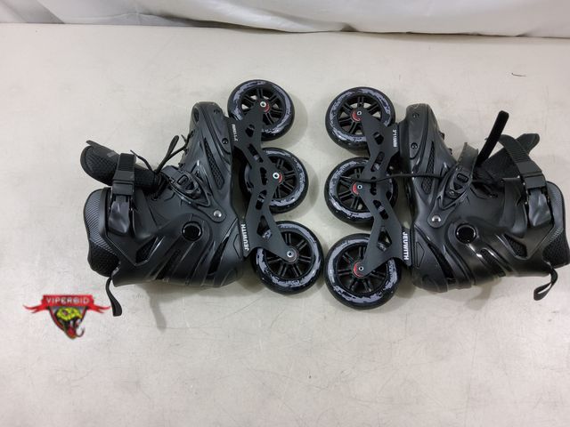 Lot 7-130610 - Jeuwith roller blades. Men's 7 / Women's 8.