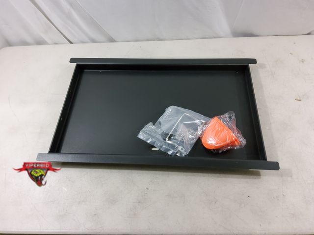 Lot 7-133931 - Griddle flat top plate with handles.  28-1/4" x 17".