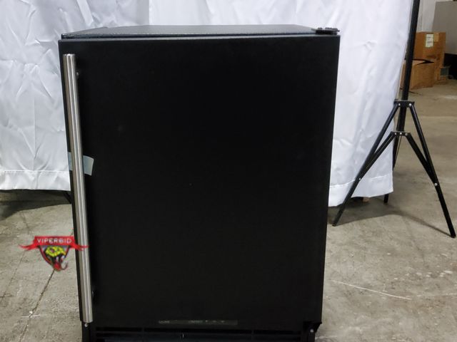 Lot 7-134573 - U-Line ADA Series UARI121WS01A is a 21 Inch Compact Refrigerator with 2.1 cu. ft. Capacity, Glass Sh...