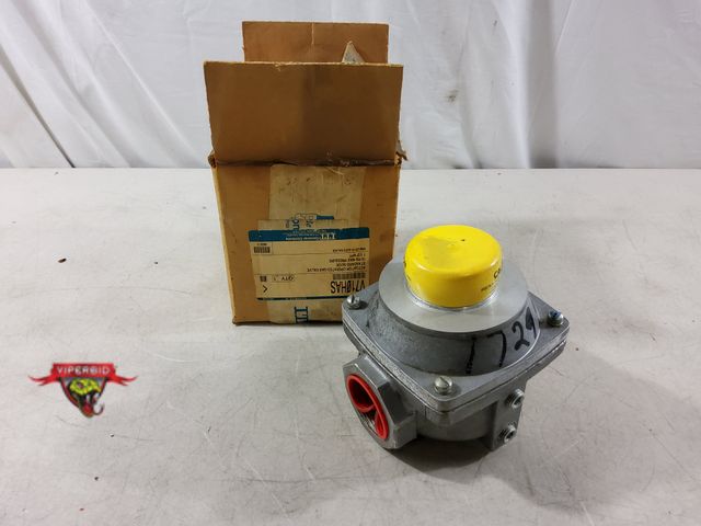 Lot 7-135669 - ITT General Controls actuator operated gas valve. 1-1/2" NPT. Model V710HAS.