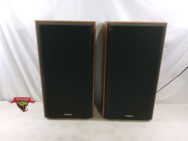Lot 7-134407 - Vintage! Pair of Technics SB-CR77  3-way floor-standing speakers. 27-3/4"H.