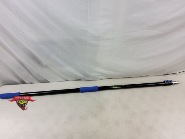 Lot 7-131897 - Eversprout telescoping pole.