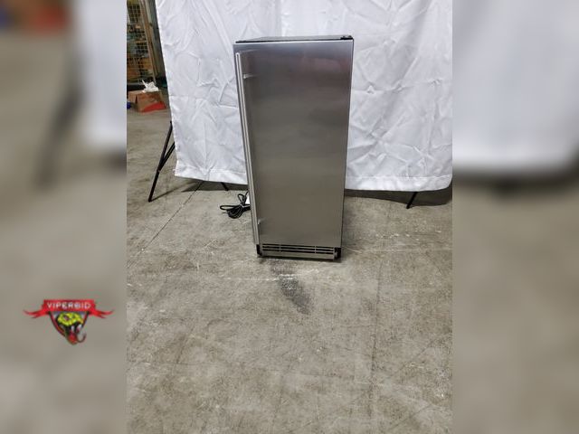 Lot 7-135071 - U-Line UHCL115-SS81A is a 15" Clear Cube Ice Maker with a Stainless Steel Door. 55 lbs Daily Product...