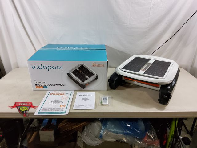 Lot 7-134456 - VidaPool VPSC01 cordless robotic solar pool skimmer with remote. Unable to test.