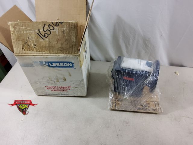 Lot 7-133952 - Leeson IronMan by Ohio Gear W8240288.00 / MBQ224-40-140  Reducer. Input: 1.05 HP. Ratio: 440.Output ...