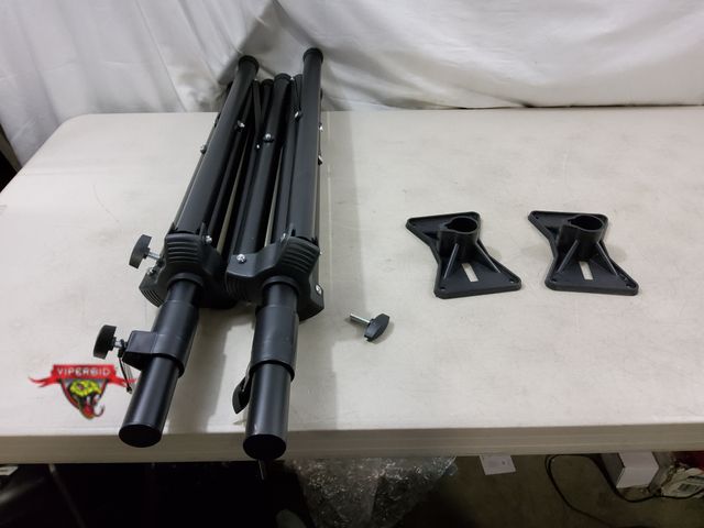 Lot 7-130732 - Set of 2 - SPS-502M height-adjustable tripod speaker stands.