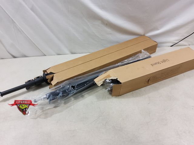 Lot 7-132684 - 3 Assorted tripod stands.