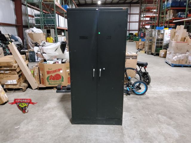 Lot 7-132977 - 5-Shelf metal storage cabinet with 4 adjustable shelves. Lockable - no key.  36" X 18" X 78"H.
