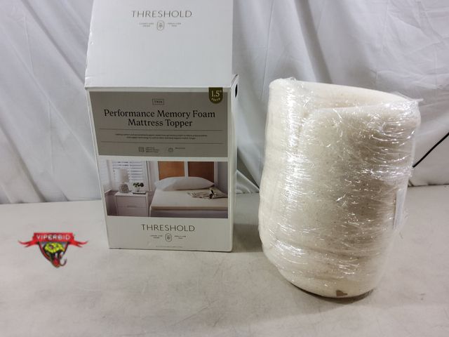 Lot 7-132844 - New! Twin size copper infused  performance memory foam mattress topper. 1.5" Depth.