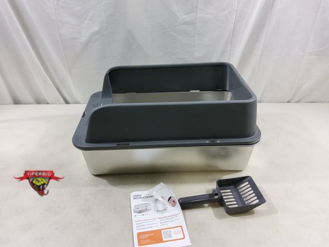 Lot 7-123512 - Stainless steel cat semi enclosed litter box with scoop.  22-2/4" X 14-1/2" X 10-1/2"H.