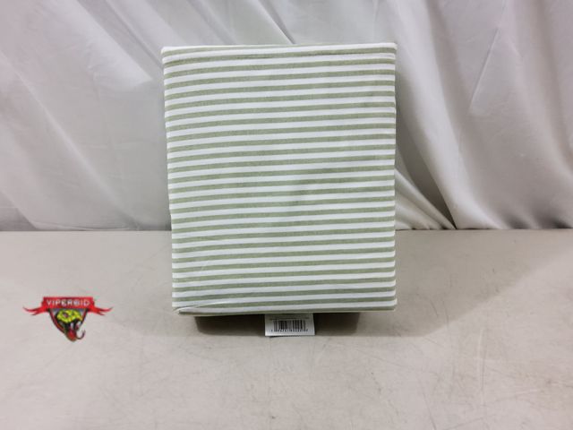 Lot 7-132649 - 250 thread count full size sheet set.
