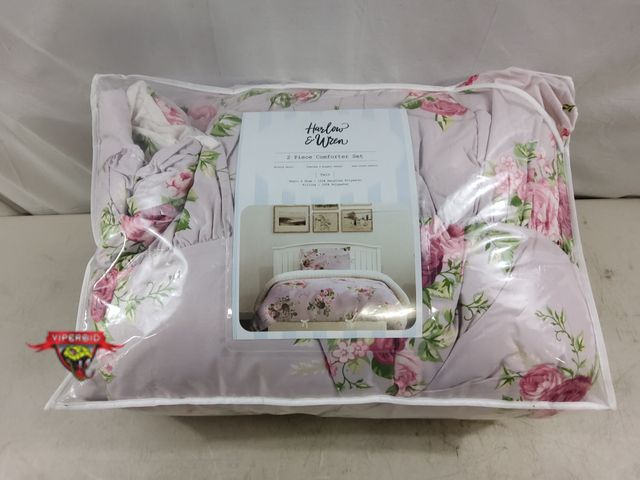 Lot 7-133054 - Harlow &amp; Wren 2-Piece comforter set. Twin size. Includes comforter and sham.
