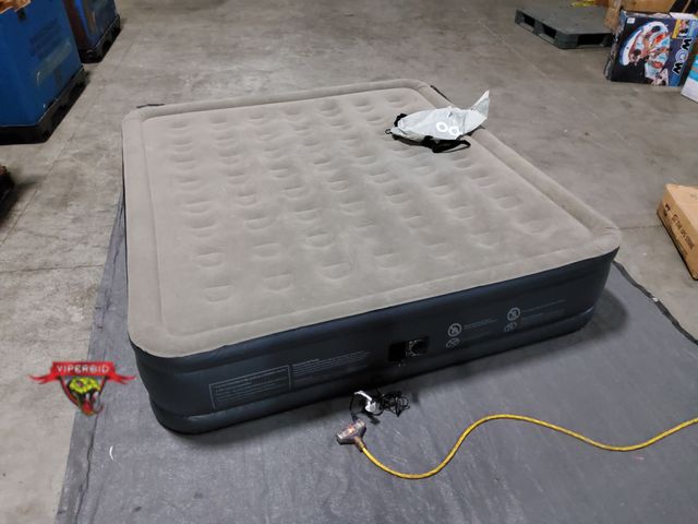 Lot 7-135595 - Idoo 80" X 76" X 18" inflatable air mattress with built-in pump.
