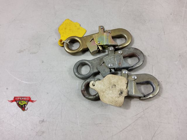 Lot 7-130653 - (3) #3175 Locking Gate Safety Snap Hooks.