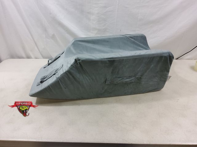 Lot 7-130879 - Leg elevation wedge pillow. 9-1/2"H.
