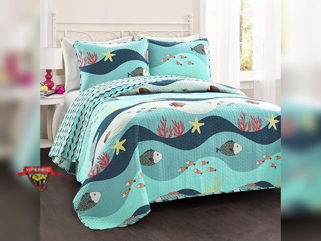 Lot 7-131563 - New! Lush Decor full/queen quilt set. Includes quilt and (2) Shams.