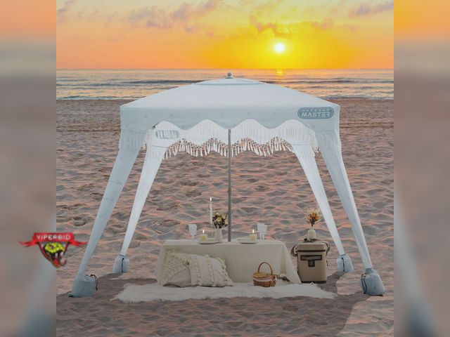 Lot 7-134586 - Outdoor Master beach cabana with fringe.