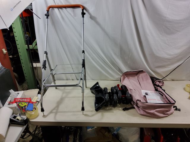 Lot 7-132783 - Pet stroller with removable carrier.