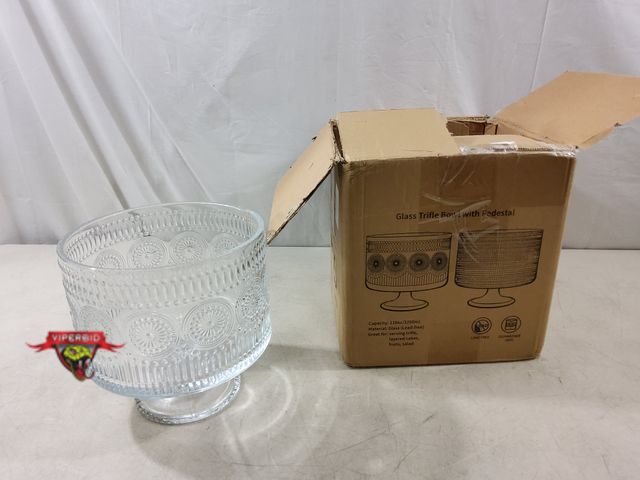 Lot 7-134097 - Glass Trifle bowl with pedestal. 100 oz.