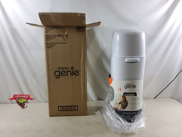 Lot 7-133843 - Looks like new! Diaper Genie pail with 1 refill.