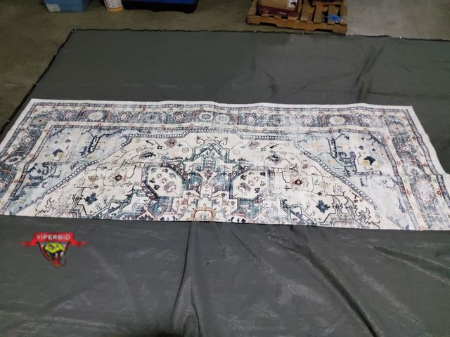 Lot 7-133304 - 9' x 12' Area Rug
