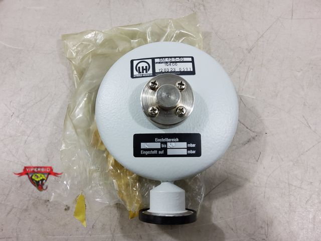 Lot 7-134352 - Leybold Heraeus diaphragm pressure switch. # SM42/5-50.