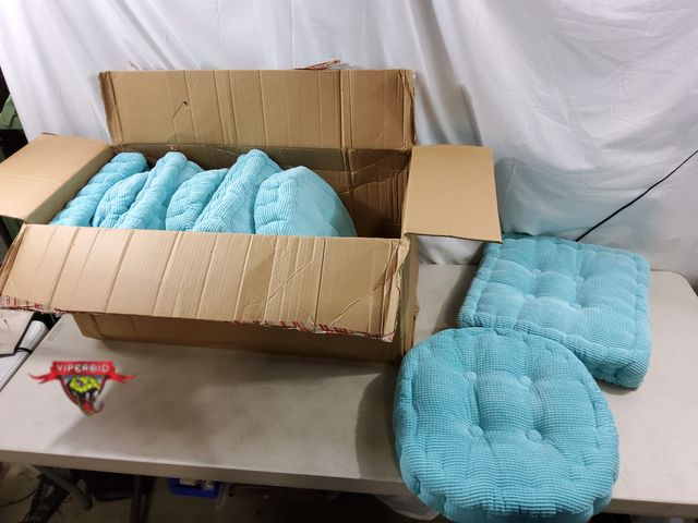 Lot 7-132781 - Set of 4 - Seat cushions. Round: 18" Dia. X 3" Thick. Square: 17" X 17" X 3" Thick.