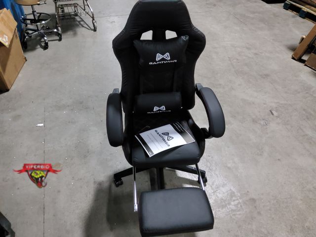 Lot 7-131403 - Gamtimer gaming chair with footrest.