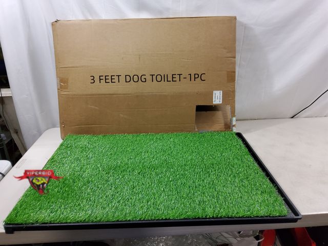 Lot 7-130818 - Dog grass pad with tray. 33" X 22".