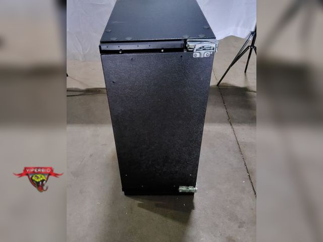 Lot 7-134064 - U-Line URCC115-IS81A is a premium 15-inch built-in undercounter craft clear ice machine that feature...