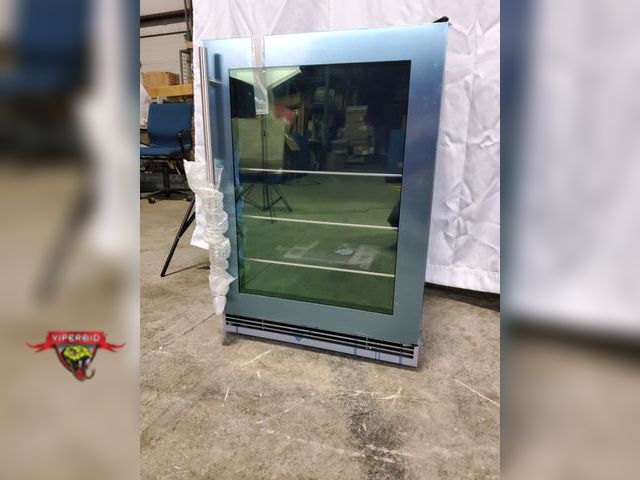 Lot 7-134071 - No power supply cord. U-Line UHBV024SG02A is a 24" Beverage Center with 5.7 cu. ft. Capacity,Convect...