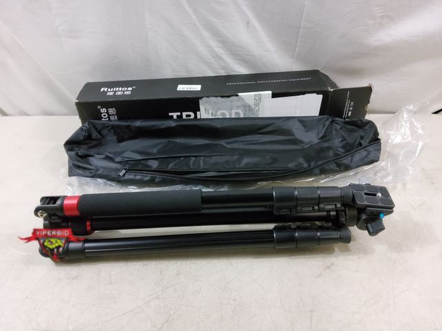 Lot 7-133069 - Ruittos 70" camera tripod.