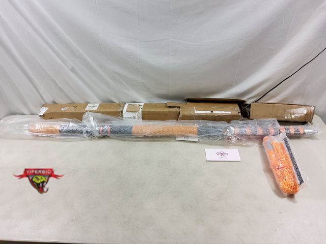 Lot 7-132757 - New! Extend-A-Reach 7-30 ft. Window washing squeegee kit with extension pole.