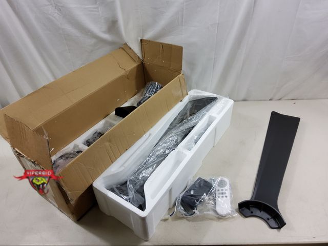 Lot 7-123683 - 52" 3-Blade ceiling fan with light and remote.