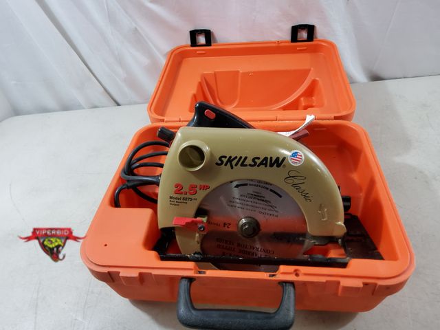 Lot 7-133996 - SkilSaw Classic 2.5 HP Circular saw with hard case. Model 5275:05. Works!