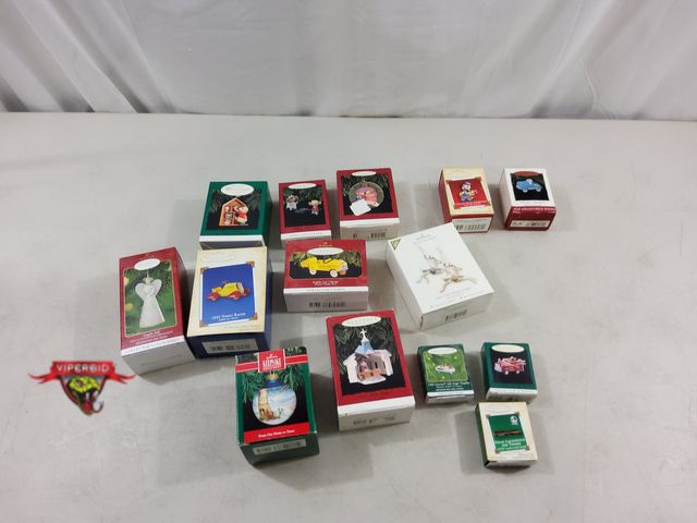 Lot 7-123401 - (14) Assorted Hallmark Christmas tree ornaments