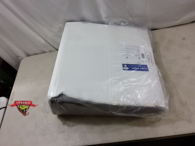 Lot 7-133344 - 10" Bed wedge pillow.
